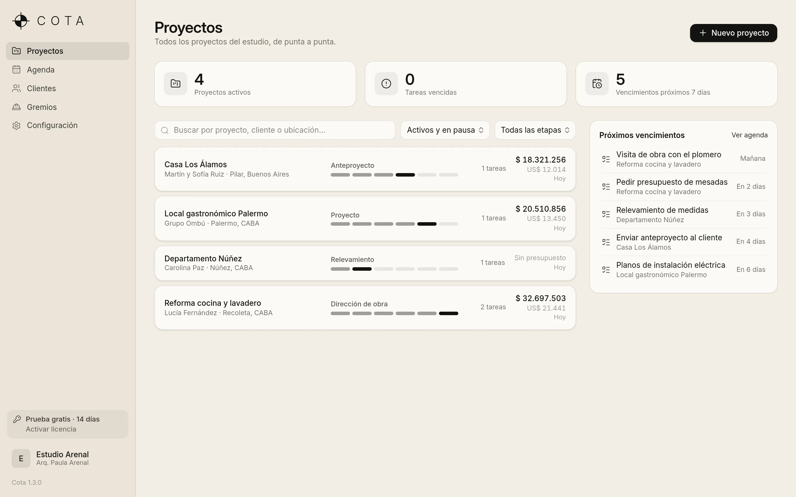 Pantalla principal de Cota: la lista de proyectos del estudio con la etapa de cada uno, su presupuesto y los próximos vencimientos.